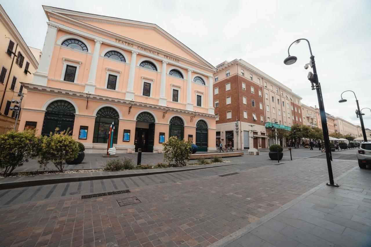 Апартаменти Domus Cavour Чивітавекк'я Екстер'єр фото