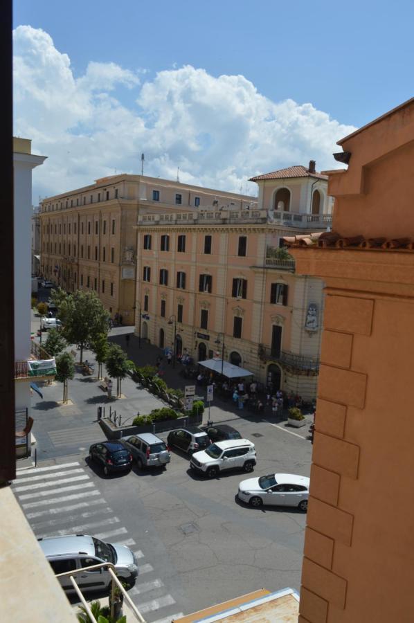 Апартаменти Domus Cavour Чивітавекк'я Екстер'єр фото